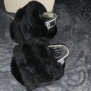 Uggs fluffy yeah slides (infant) 0/1